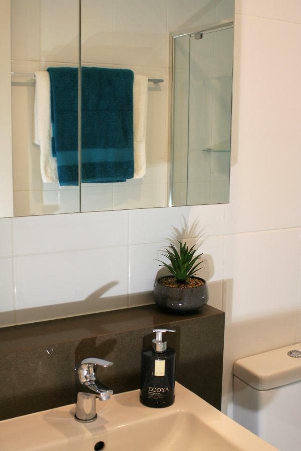Governor Luxe 1 Bedroom Apartment In The Heart Of Barton Wifi Gym Wine Secure Parking Canberra Kingston Eksteriør bilde